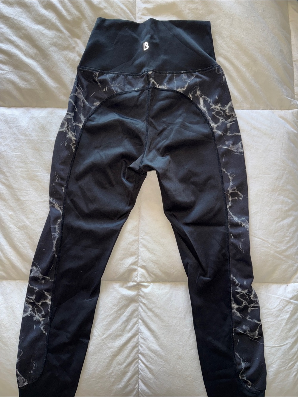 Like New Buff Bunny black marble legging size SMALL